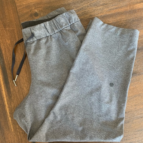 lululemon athletica Pants - 🌿 Lululemon Women’s Gray Capri Pants Sz 8